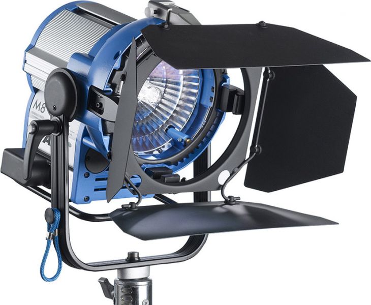 ARRI M8, 800W/SE Tageslicht Scheinwerfer, MAN, VEAM, blau-silber