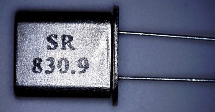 Quarz 830,900 MHz UHF-204 groß