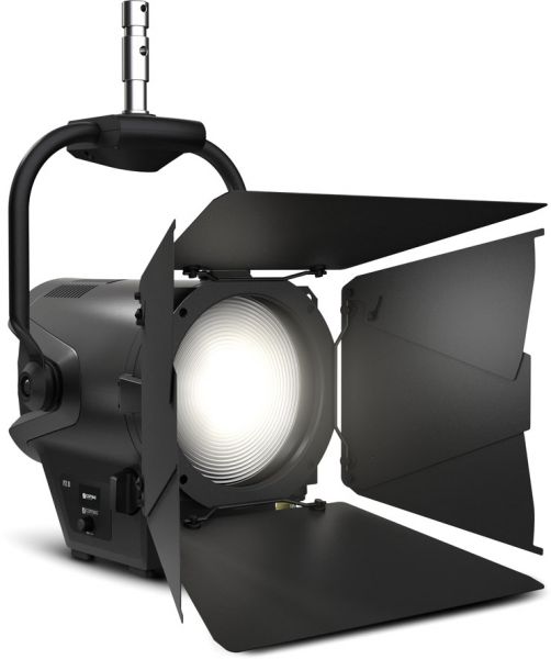 Cameo F2 D PO Stangenbedienbares Fresnel-Spotlight mit Daylight-LED