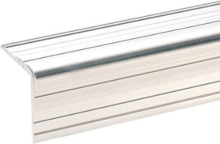 Adam Hall Hardware 6110 Aluminium-Kantenschutz 33x33mm mit Nietenkopfrille