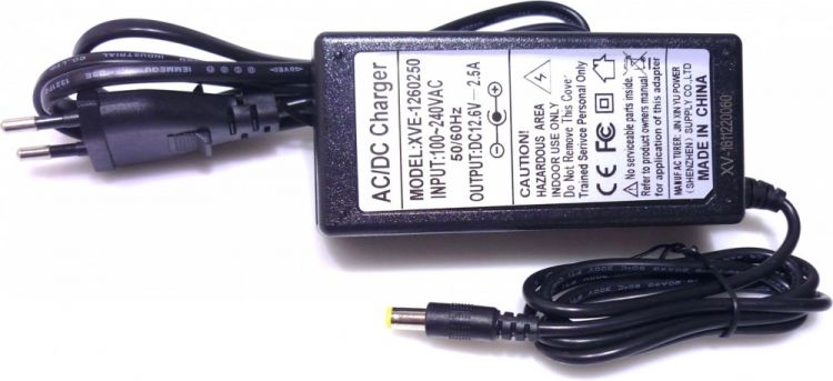 Netzteil 12,6V/2500mA AKKU Flat Light 1 DC (XVE-1260250)
