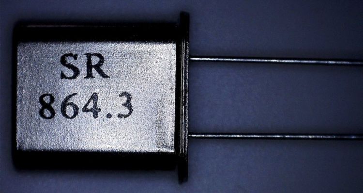 Quarz 864,300 MHz UHF-204 groß