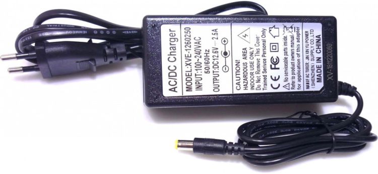 Netzteil 12,6V/2500mA AKKU Flat Light 1 DC (XVE-1260250)
